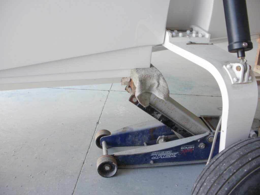 Jacking the main landing gear of N71RJ, my Super Seawind to replace brake disks in 2013.